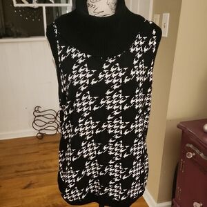 Black and White Houndstooth Women's Sweater